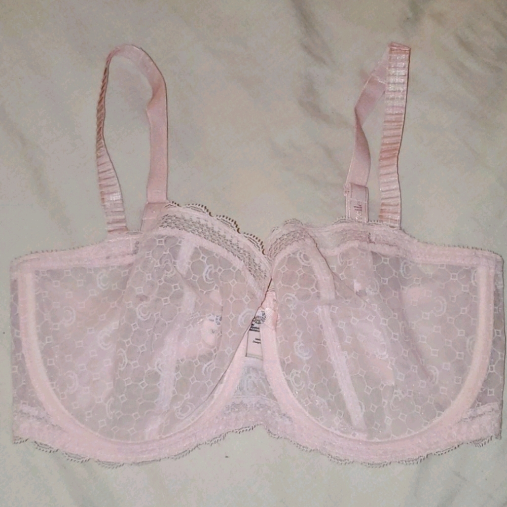 Chantelle US 34F Bra 🌸
